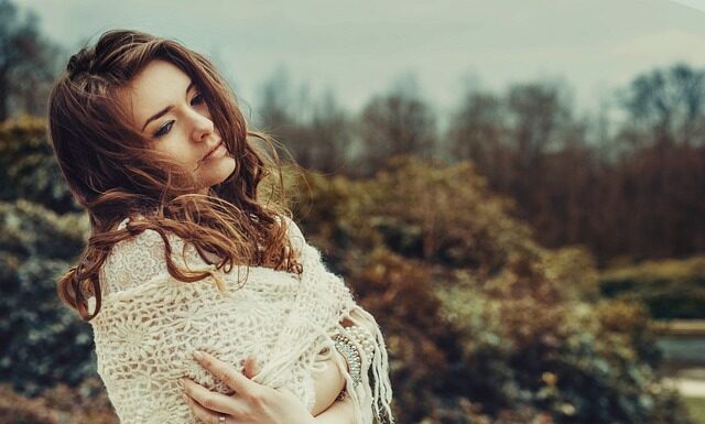 Co nałożyć na noc na włosy? Co nałożyć na noc na włosy?